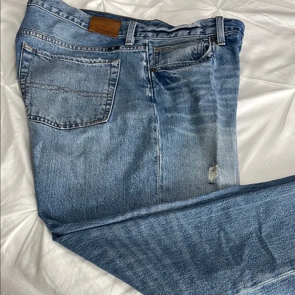 Lucky Brand Straight Blue Jeans with Worn-In Appeal - Picture 1 of 5